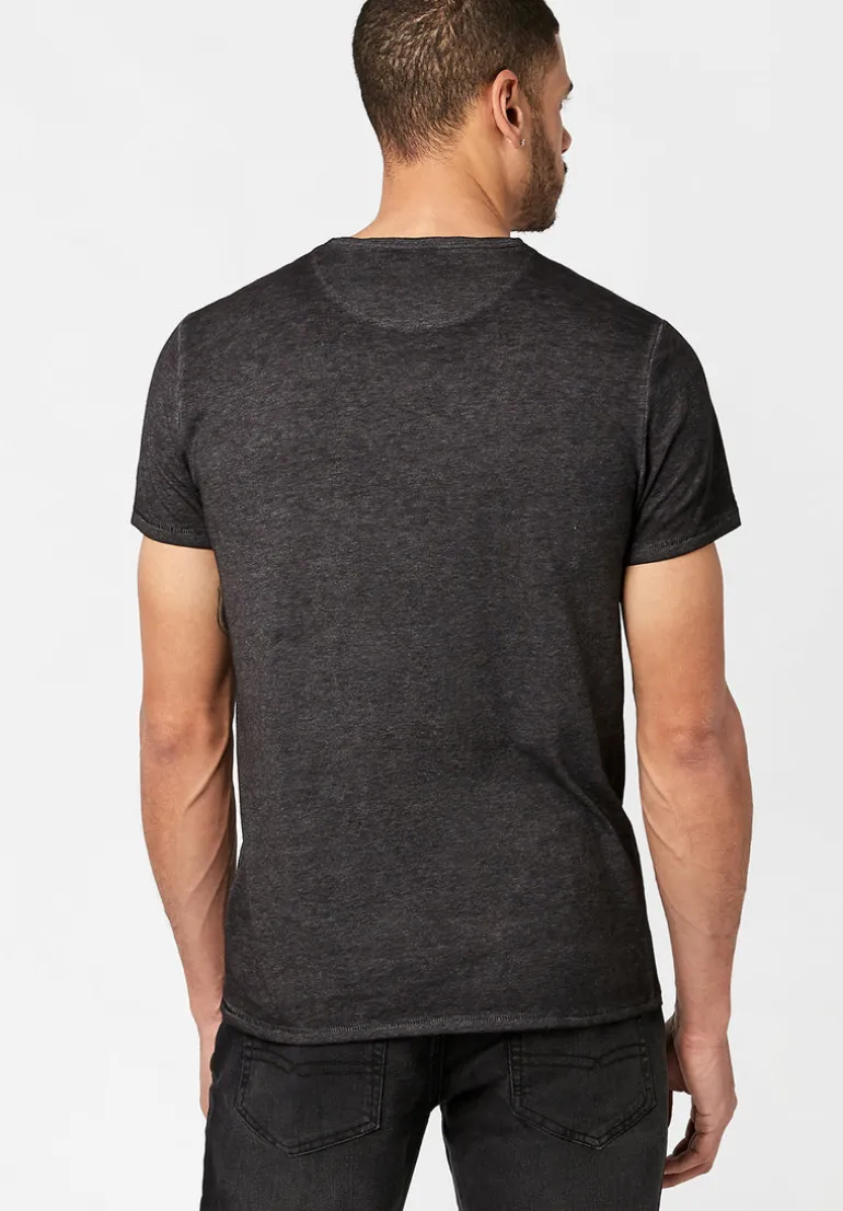 Kasum Buttoned Henley Men's T-Shirt in Black - BM21411