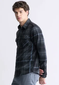 Samme Men's Blanket Shirt in Black Plaid - BM24305