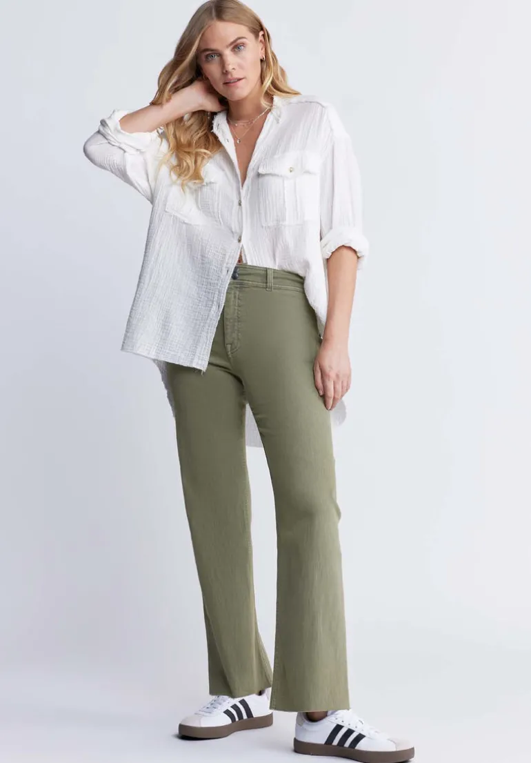 Taylee Women’s Oversized Blouse in White - WT0118P